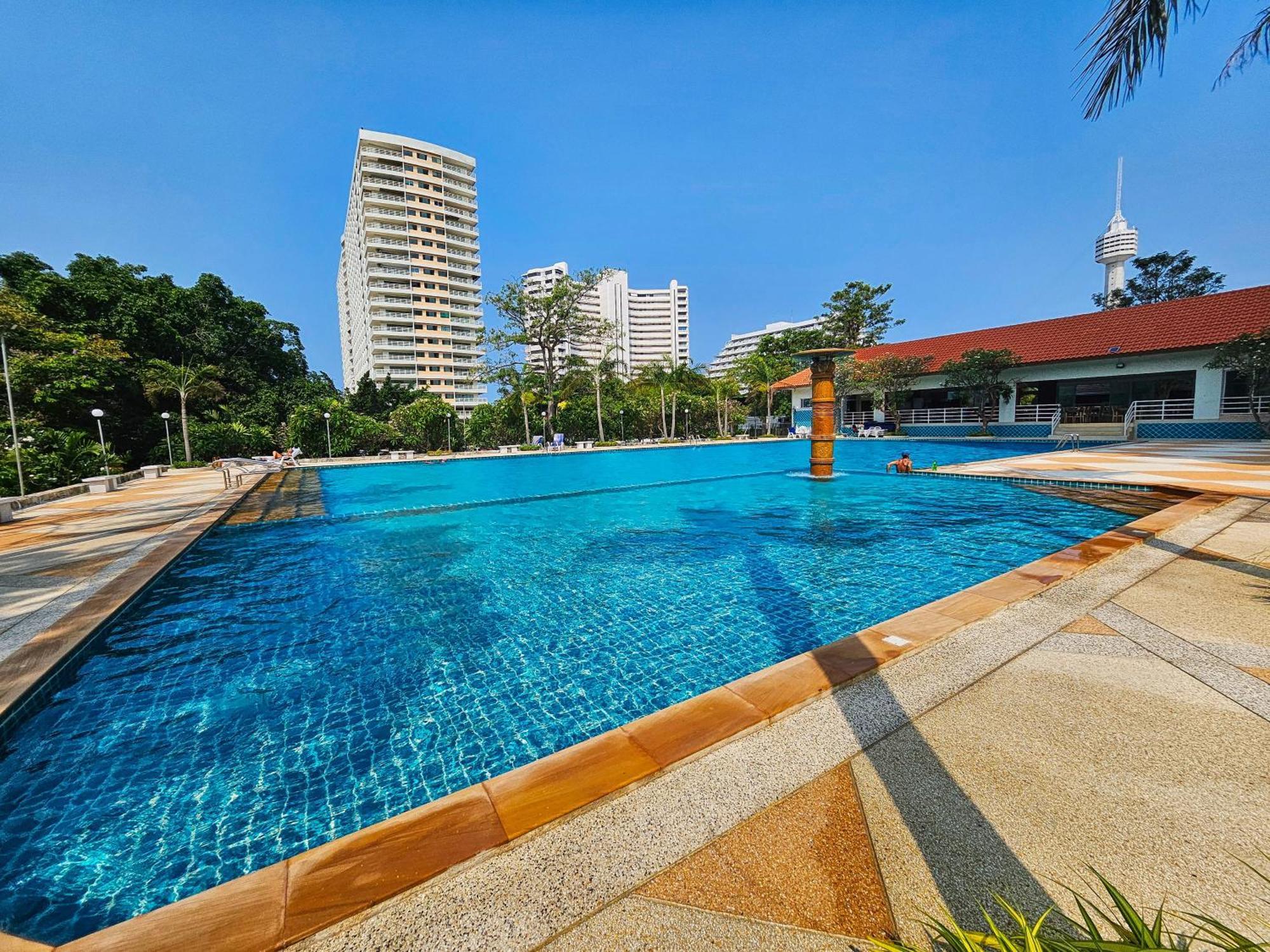 View Talay 5 Jomtien Beachfront Pattaya Exteriör bild