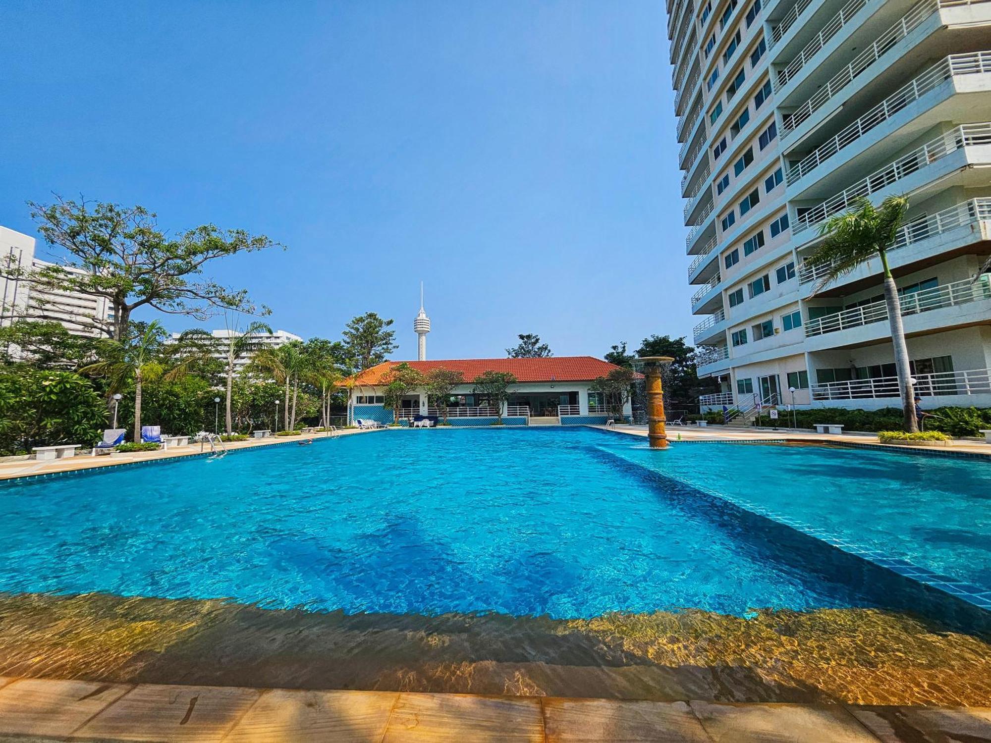 View Talay 5 Jomtien Beachfront Pattaya Exteriör bild