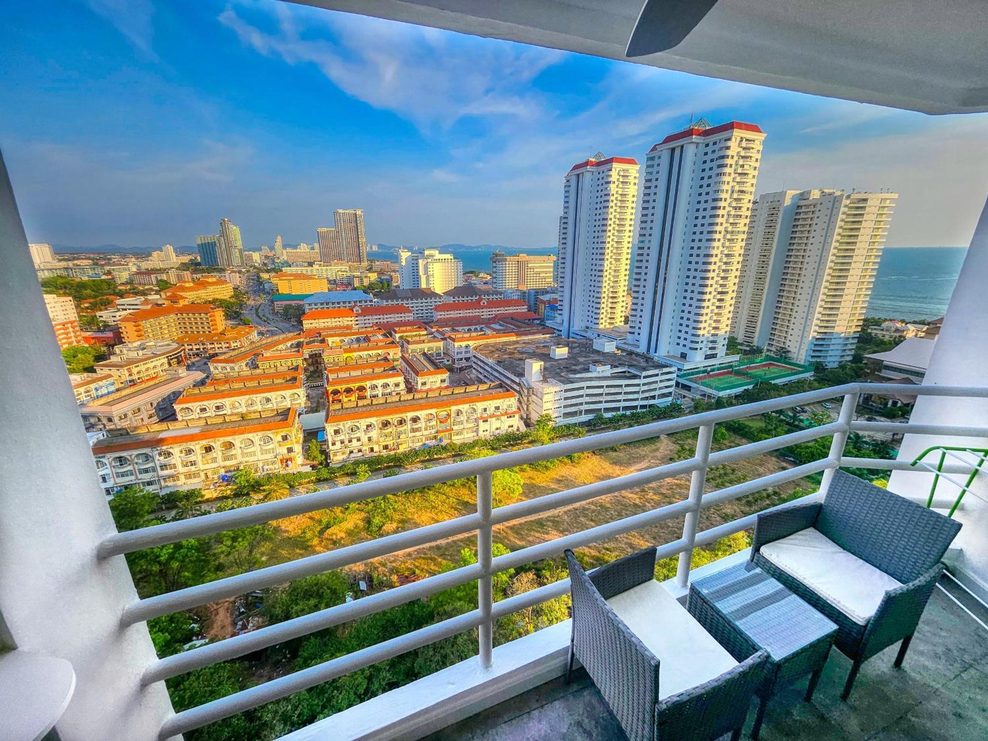 View Talay 5 Jomtien Beachfront Pattaya Exteriör bild