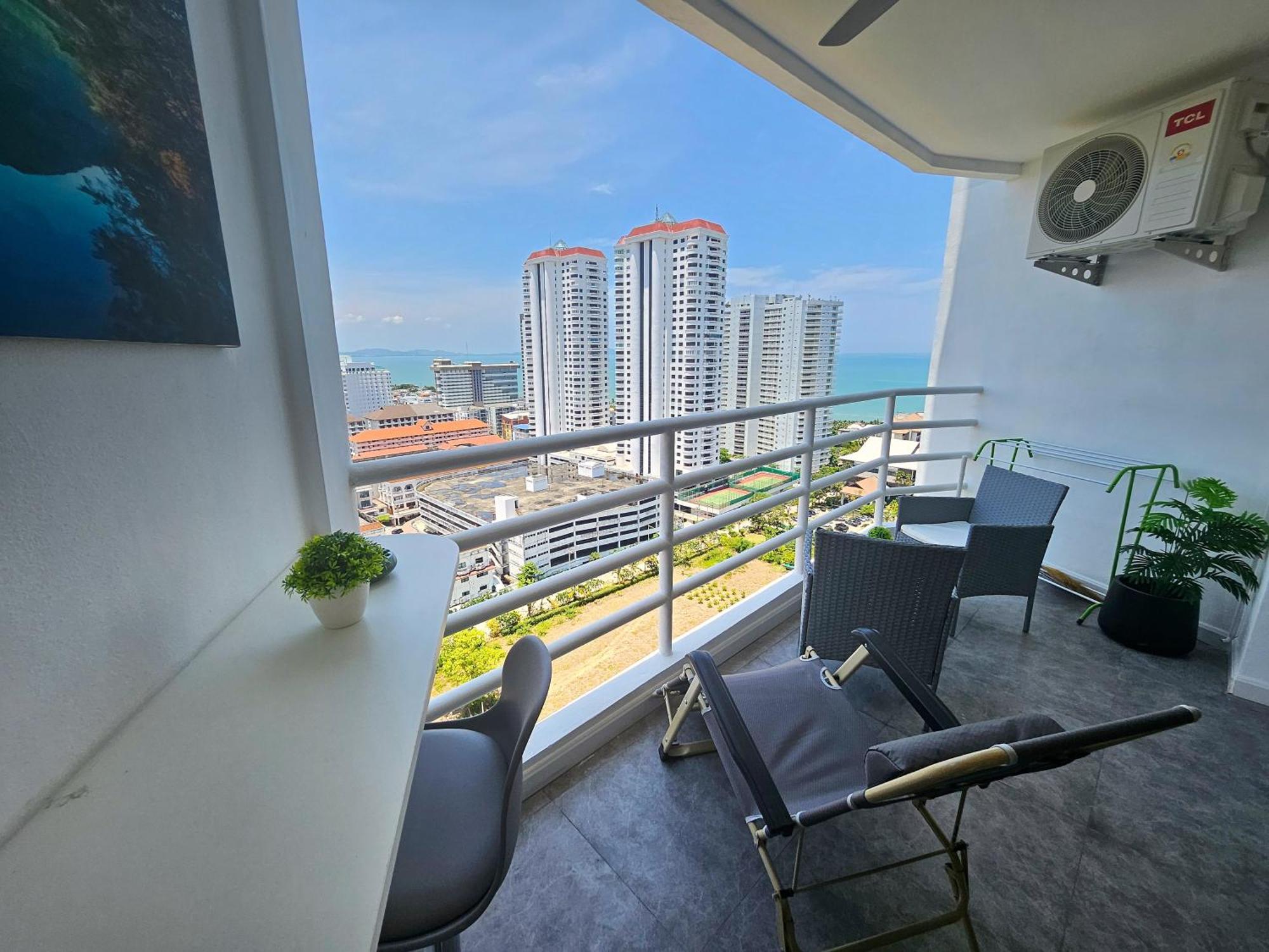 View Talay 5 Jomtien Beachfront Pattaya Exteriör bild