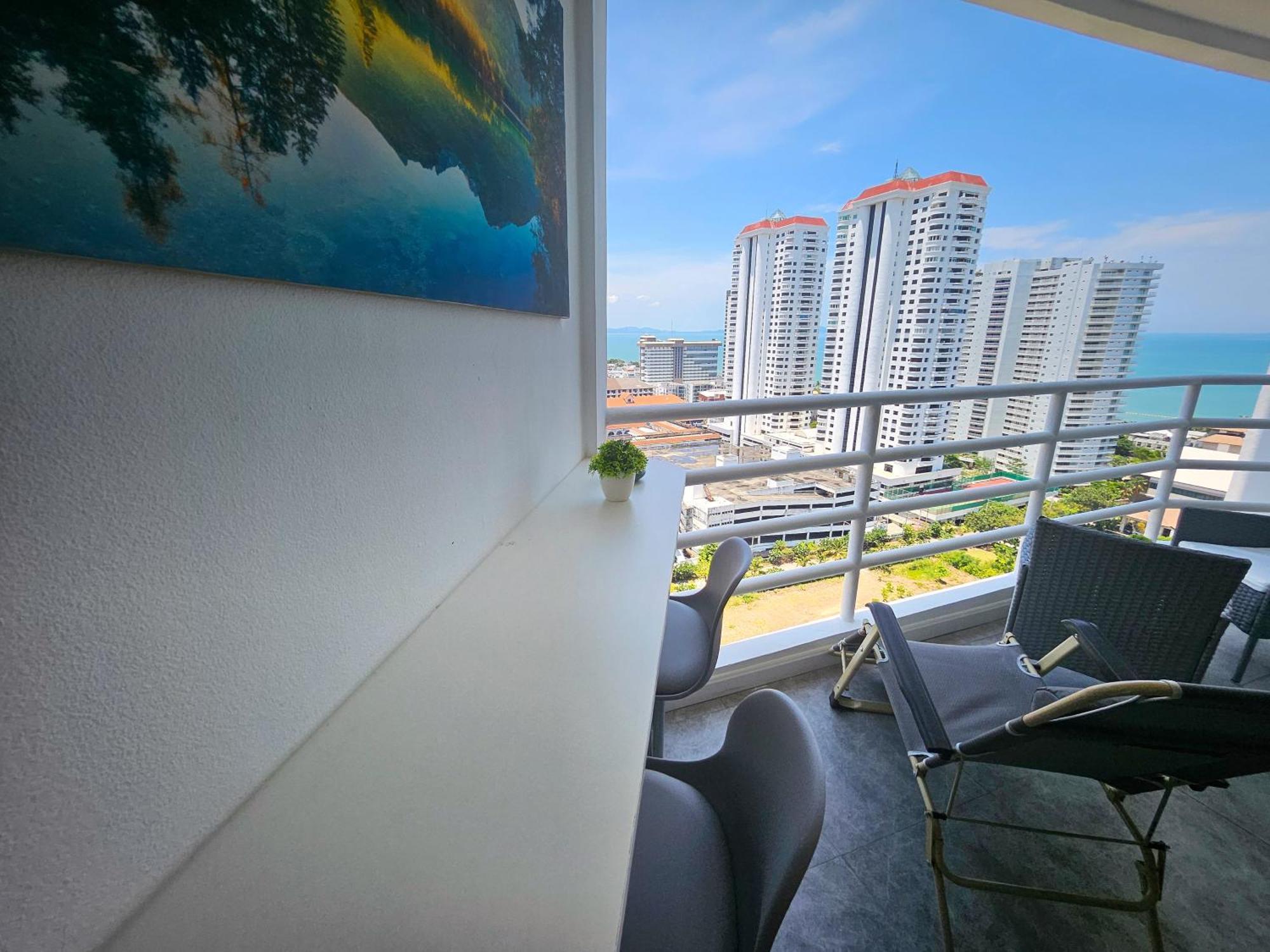 View Talay 5 Jomtien Beachfront Pattaya Exteriör bild