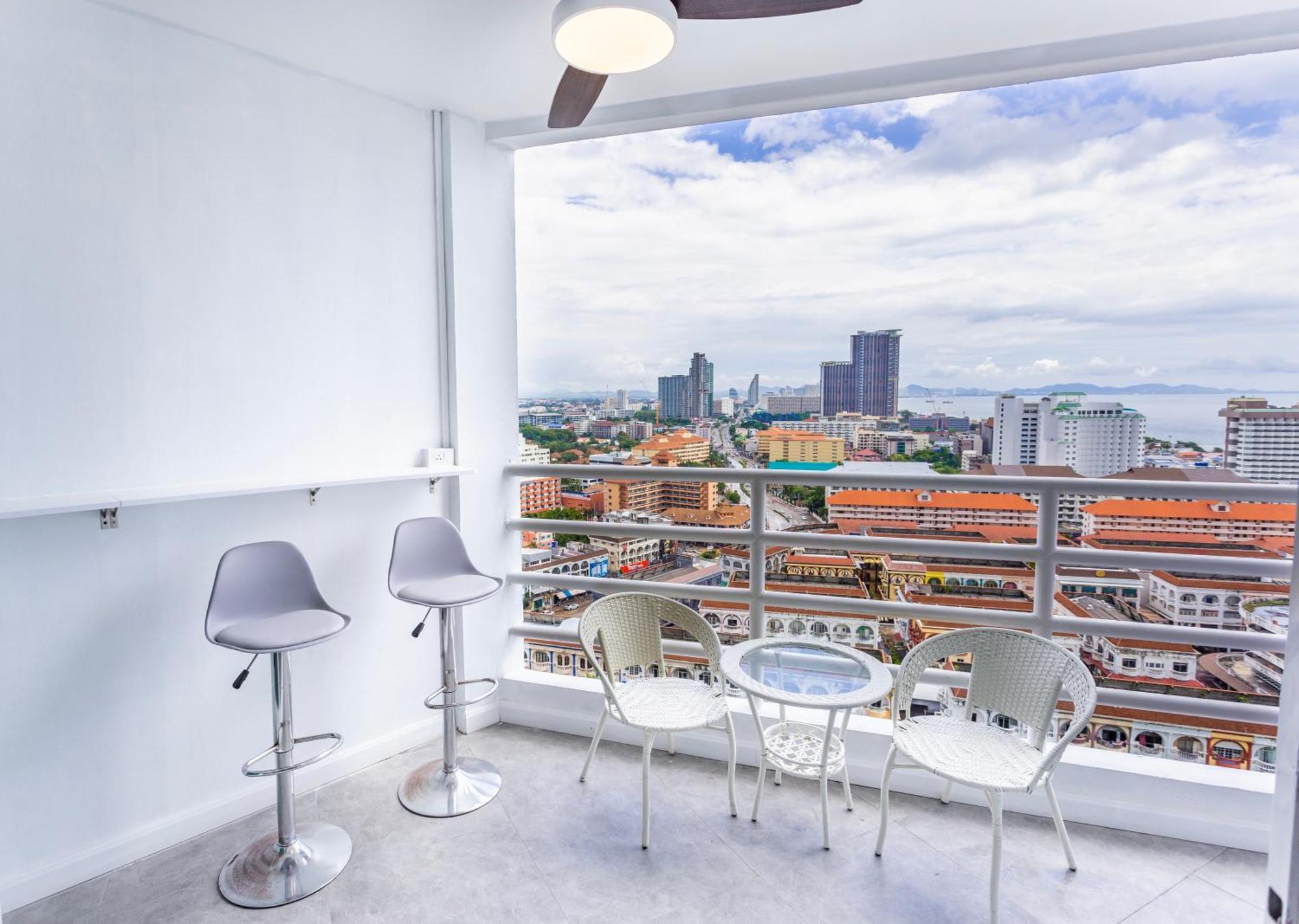 View Talay 5 Jomtien Beachfront Pattaya Exteriör bild